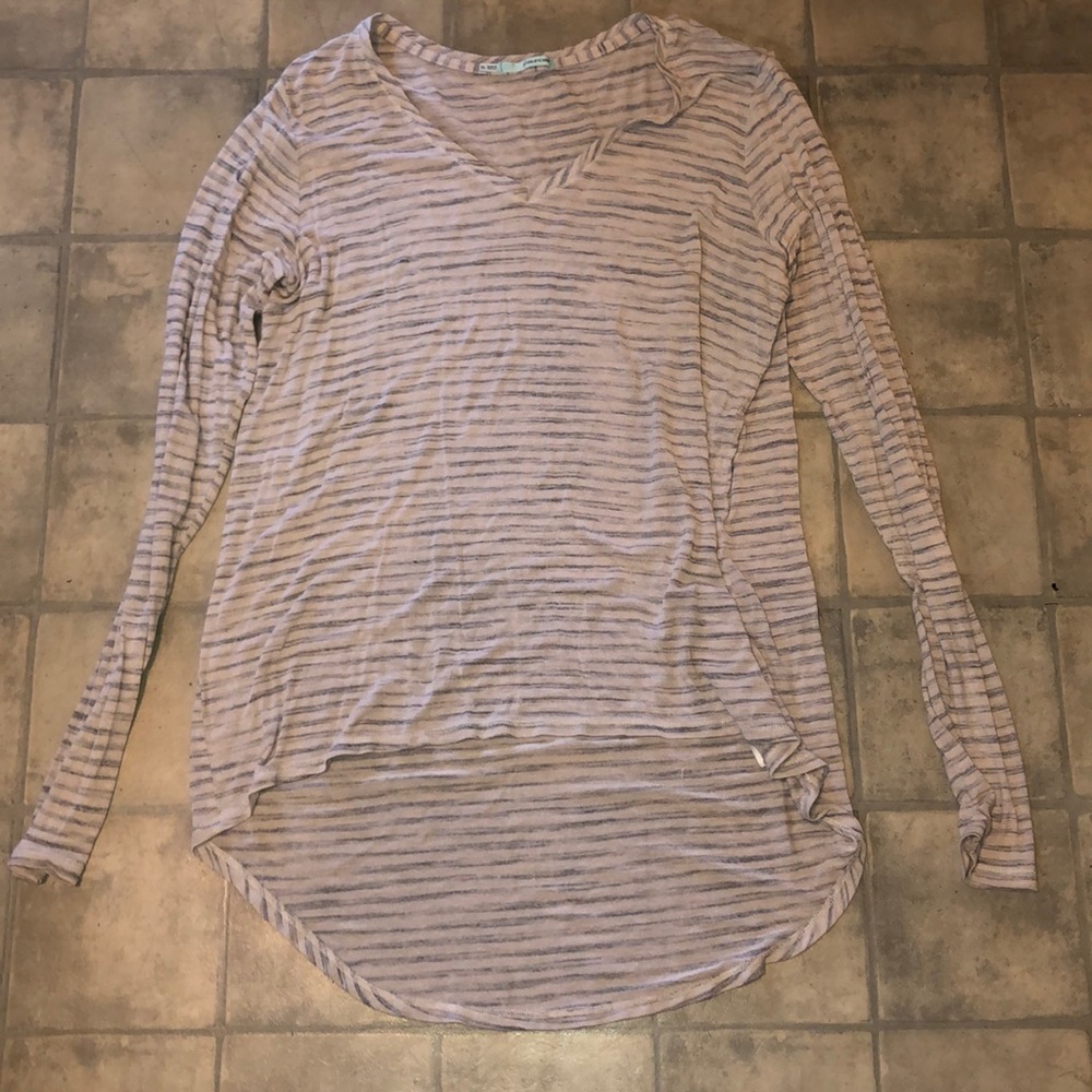 Long sleeve V neck shirt